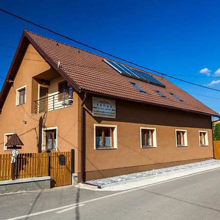 Вілла Eross Kulcsoshaz Lazarea Екстер'єр фото