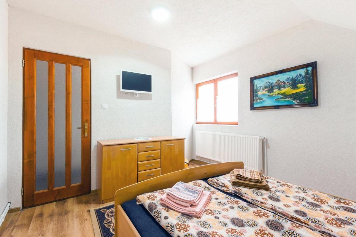 Вілла Eross Kulcsoshaz Lazarea Екстер'єр фото