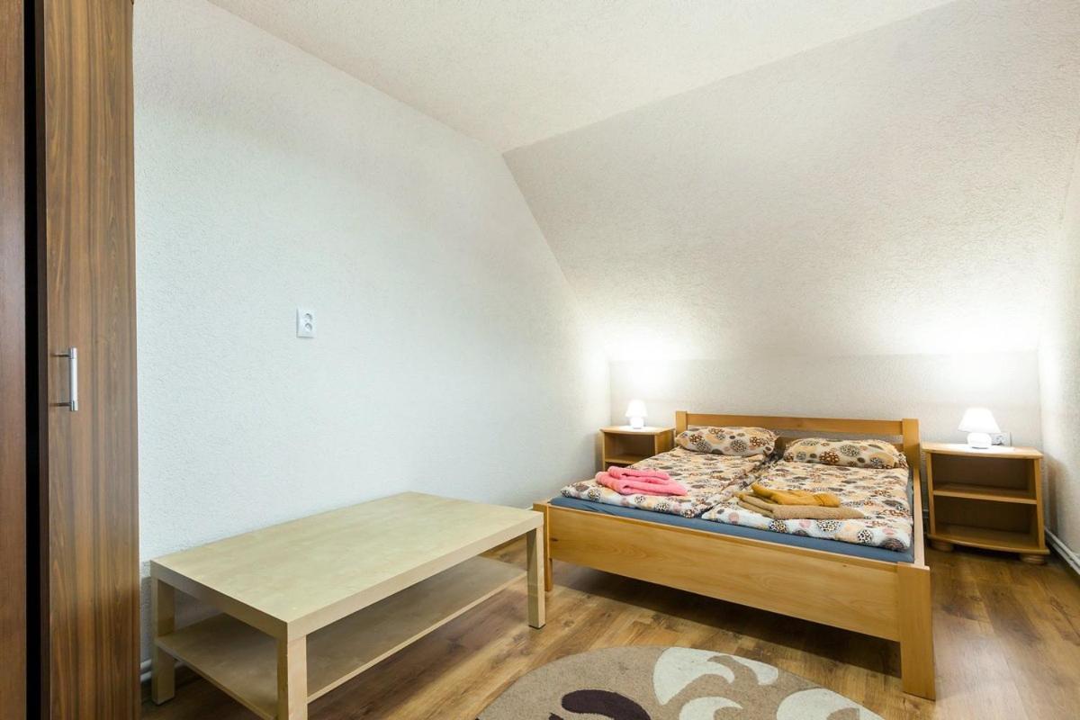 Вілла Eross Kulcsoshaz Lazarea Екстер'єр фото