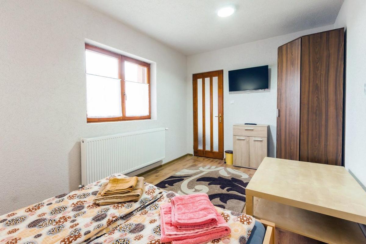 Вілла Eross Kulcsoshaz Lazarea Екстер'єр фото