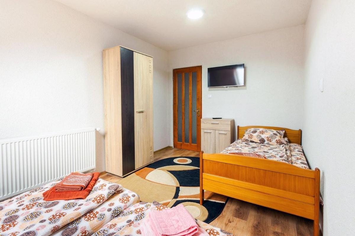 Вілла Eross Kulcsoshaz Lazarea Екстер'єр фото