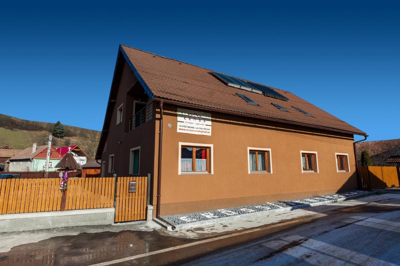 Вілла Eross Kulcsoshaz Lazarea Екстер'єр фото