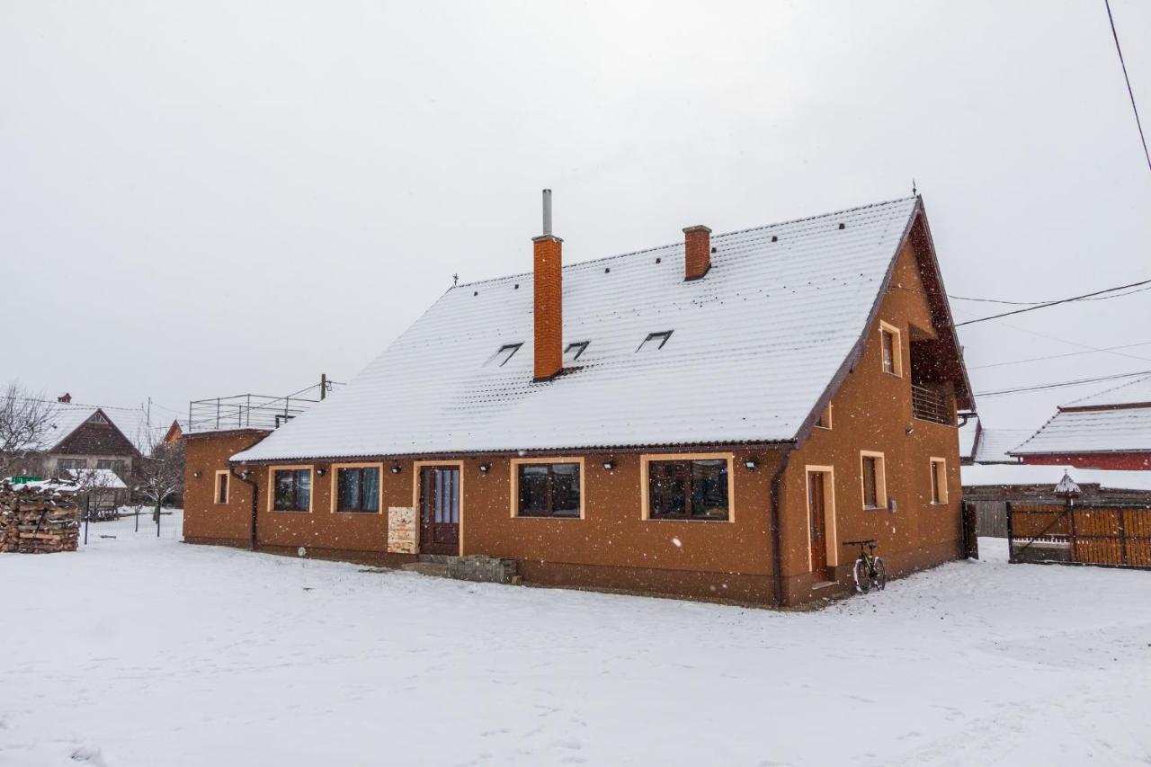 Вілла Eross Kulcsoshaz Lazarea Екстер'єр фото