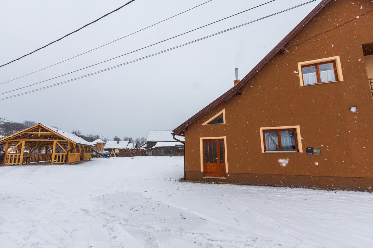 Вілла Eross Kulcsoshaz Lazarea Екстер'єр фото