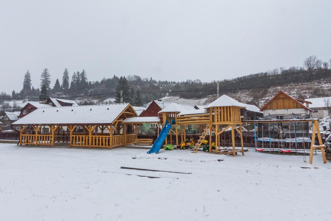 Вілла Eross Kulcsoshaz Lazarea Екстер'єр фото