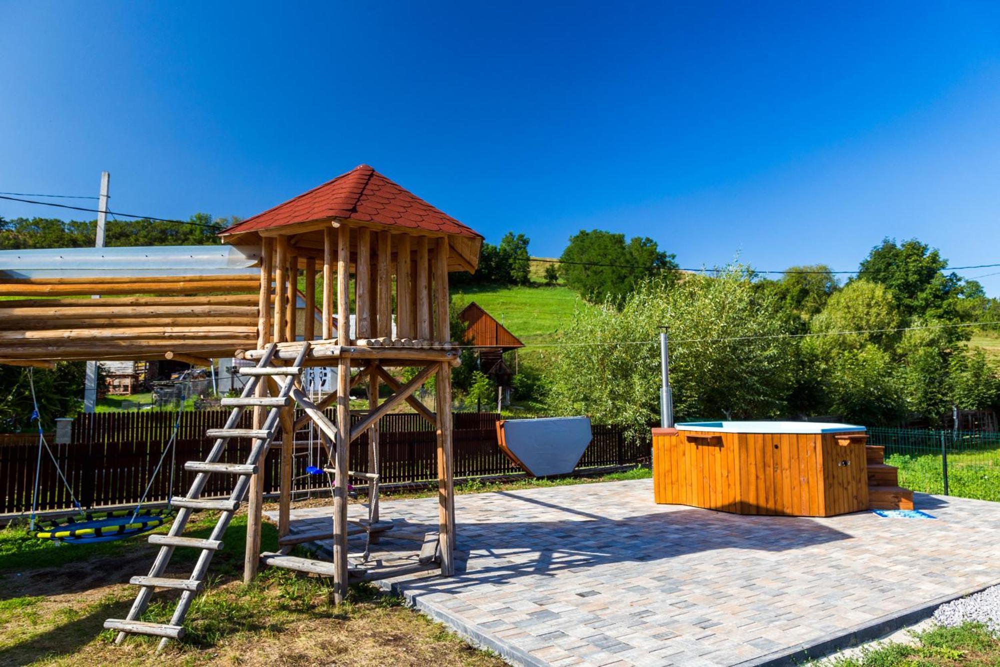 Вілла Eross Kulcsoshaz Lazarea Екстер'єр фото