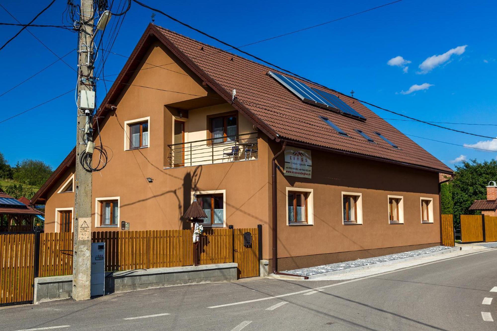 Вілла Eross Kulcsoshaz Lazarea Екстер'єр фото