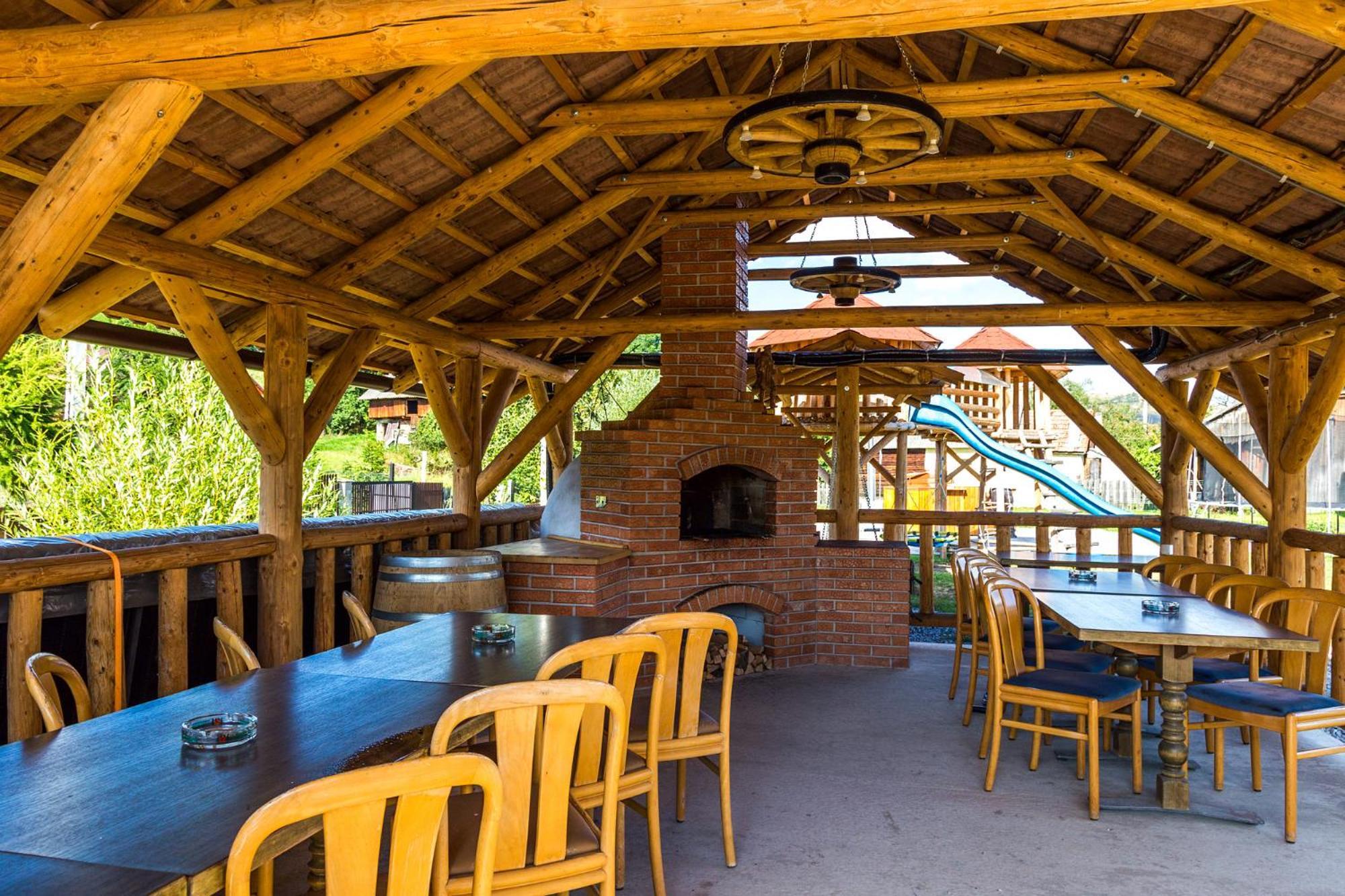 Вілла Eross Kulcsoshaz Lazarea Екстер'єр фото
