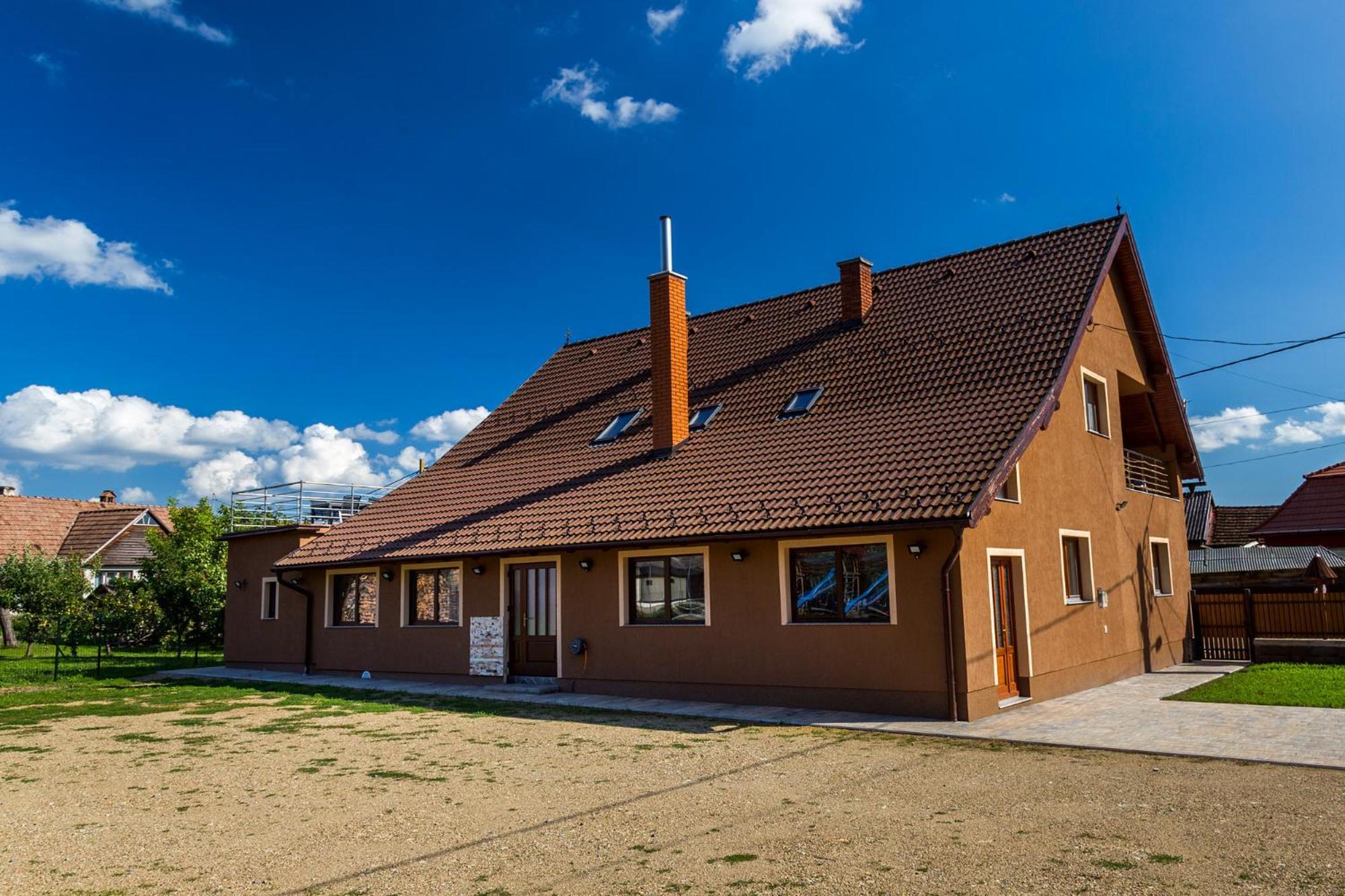 Вілла Eross Kulcsoshaz Lazarea Екстер'єр фото