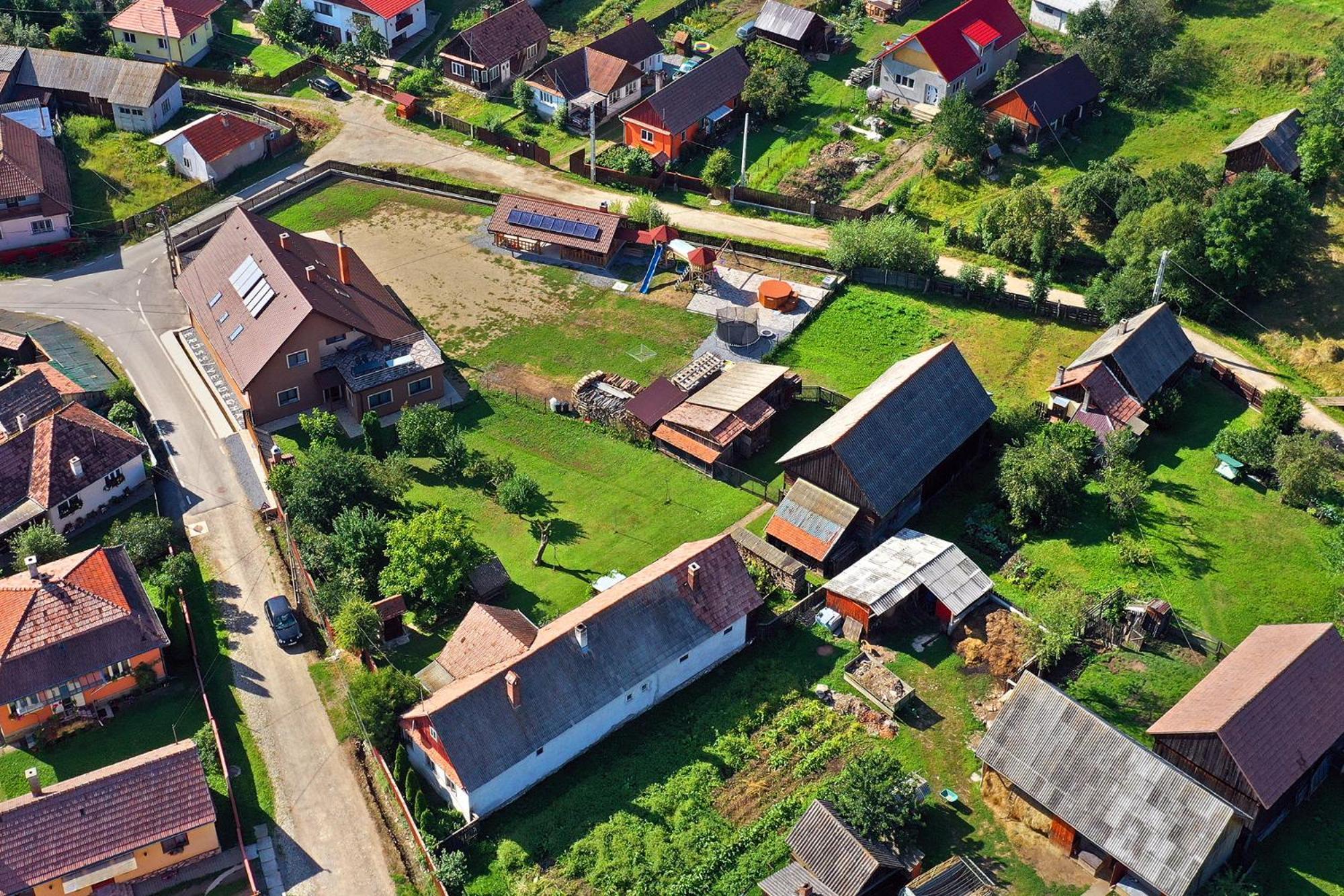 Вілла Eross Kulcsoshaz Lazarea Екстер'єр фото